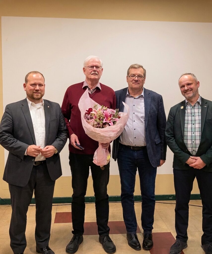 Gruppenfoto nach der Ehrung. Von links nach rechts: Benjamin Fritz, Andreas Gruihn, Thomas Meyer, Mario Freund.